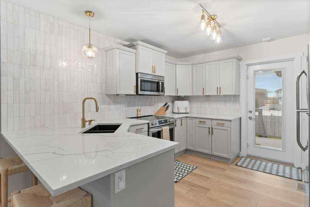 MLS® A2267377 - 14 Village Crescent  in Vanier East Red Deer, Residential