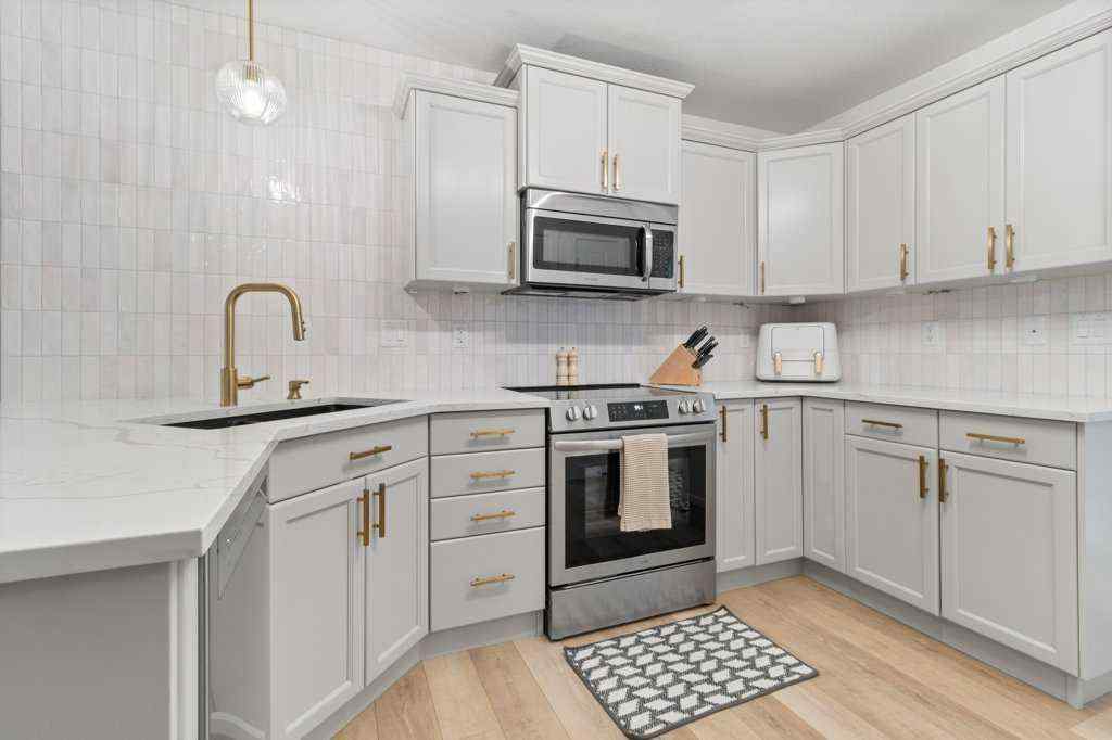 MLS® A2267377 - 14 Village Crescent  in Vanier East Red Deer, Residential