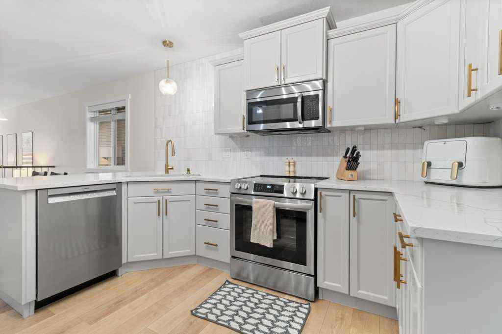 MLS® A2267377 - 14 Village Crescent  in Vanier East Red Deer, Residential