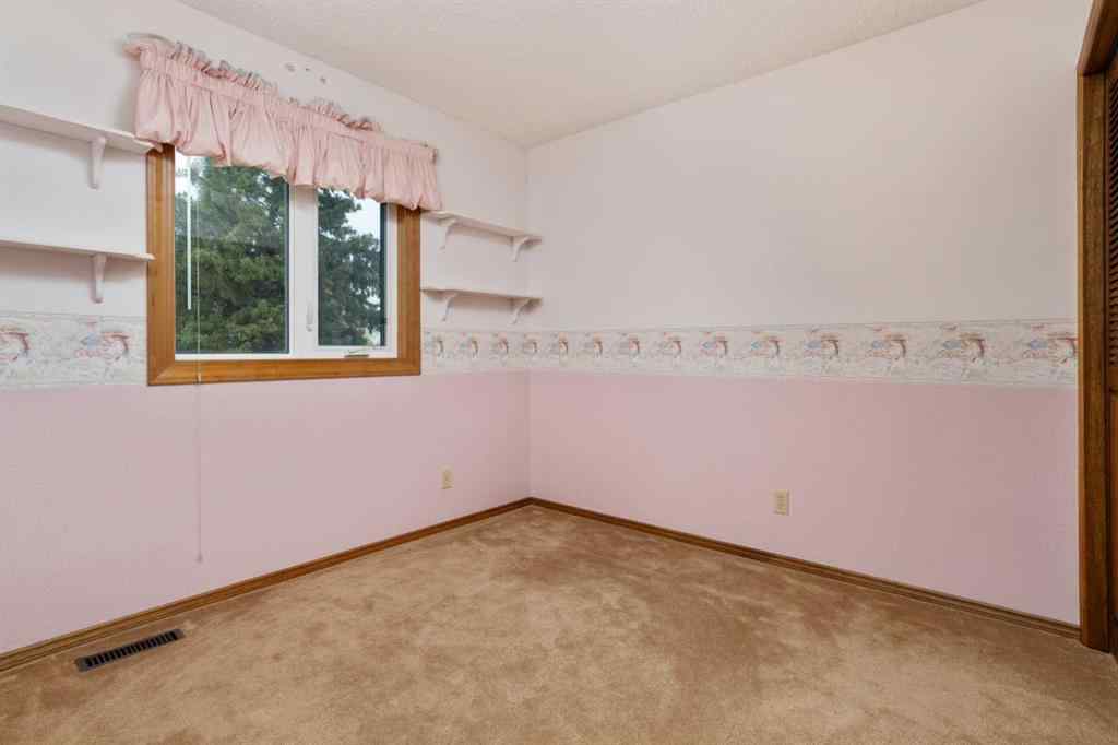 MLS® A2267386 - 4211 69 Street  in Duggan Park Camrose, Residential