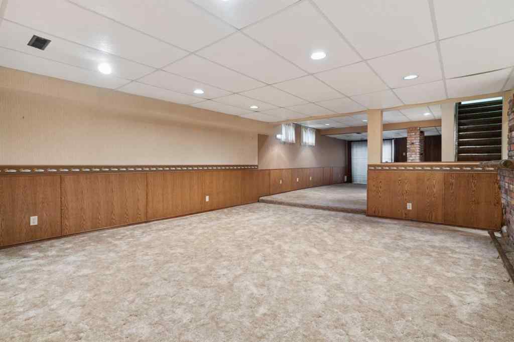 MLS® A2267386 - 4211 69 Street  in Duggan Park Camrose, Residential