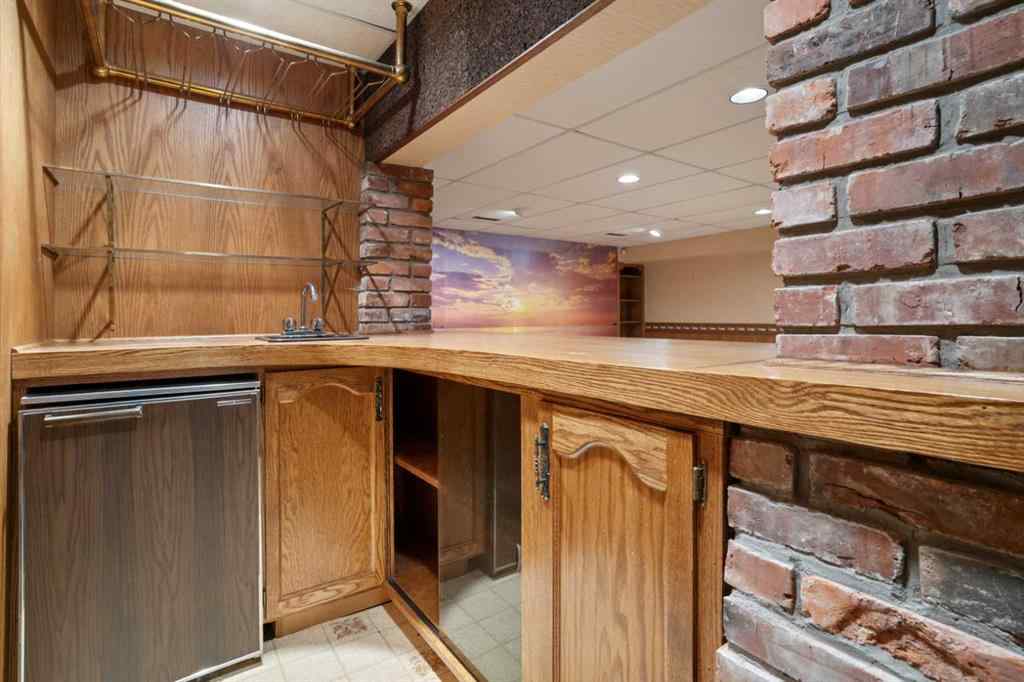 MLS® A2267386 - 4211 69 Street  in Duggan Park Camrose, Residential