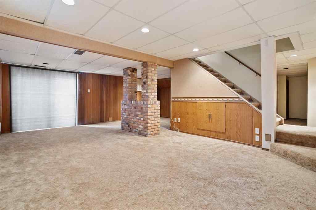 MLS® A2267386 - 4211 69 Street  in Duggan Park Camrose, Residential