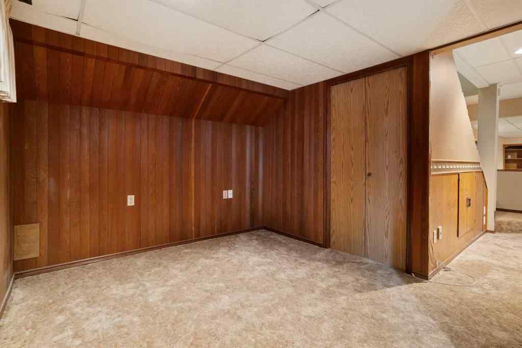 MLS® A2267386 - 4211 69 Street  in Duggan Park Camrose, Residential