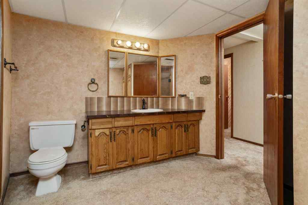 MLS® A2267386 - 4211 69 Street  in Duggan Park Camrose, Residential