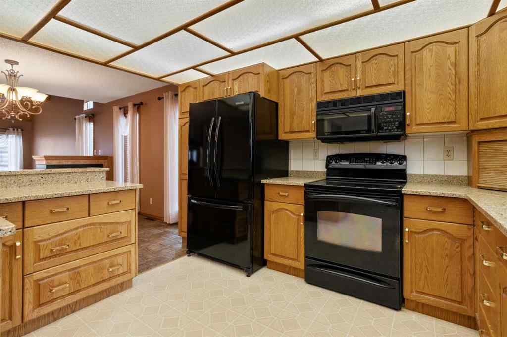 MLS® A2267386 - 4211 69 Street  in Duggan Park Camrose, Residential