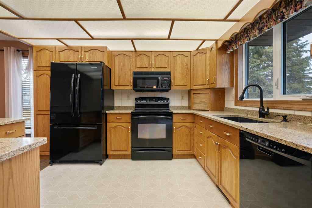 MLS® A2267386 - 4211 69 Street  in Duggan Park Camrose, Residential