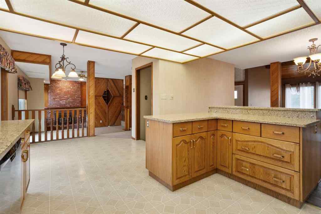 MLS® A2267386 - 4211 69 Street  in Duggan Park Camrose, Residential