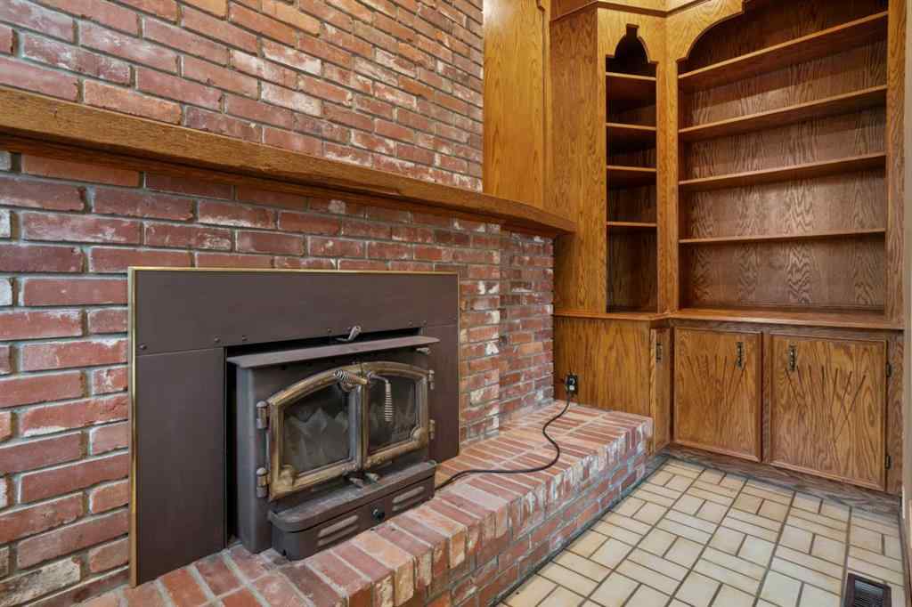 MLS® A2267386 - 4211 69 Street  in Duggan Park Camrose, Residential