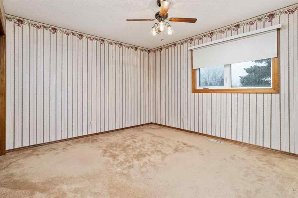 MLS® A2267386 - 4211 69 Street  in Duggan Park Camrose, Residential