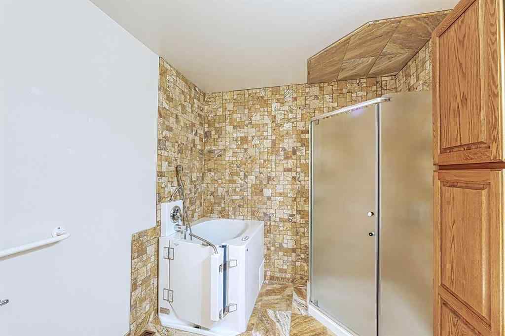 MLS® A2267390 - 21 Welch Crescent  in Downey Ridge Okotoks, Residential