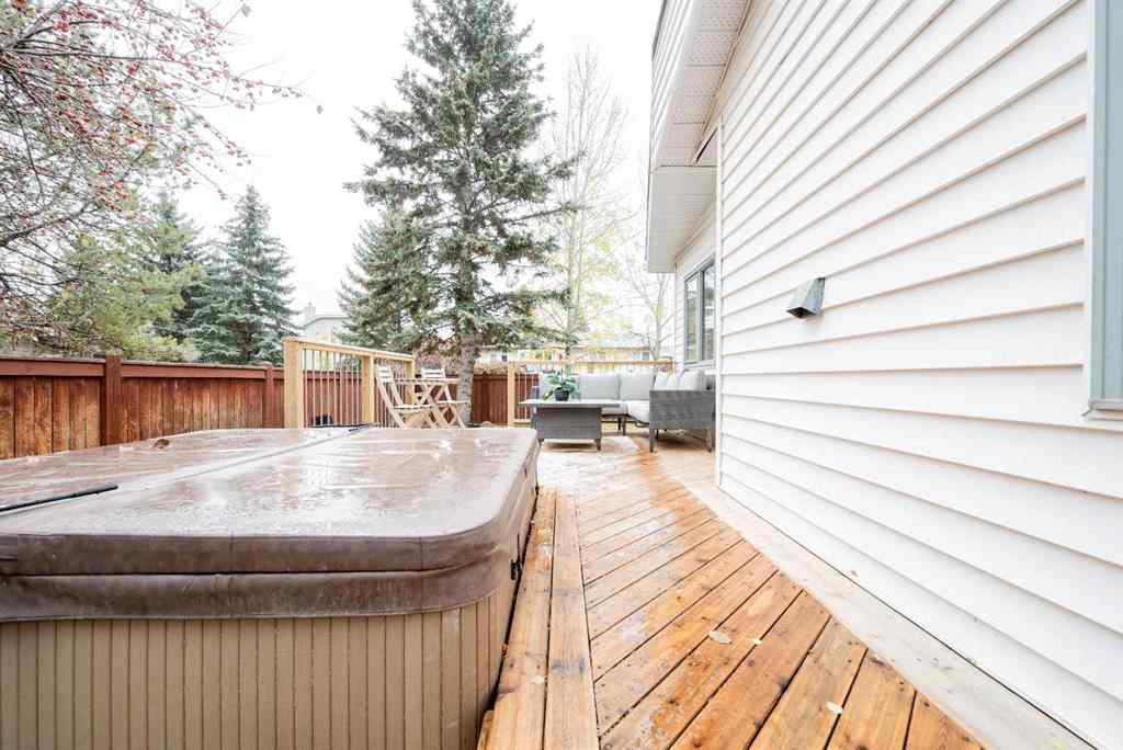 MLS® A2267392 - 9321 63 Avenue  in Country Club Estates Grande Prairie, Residential