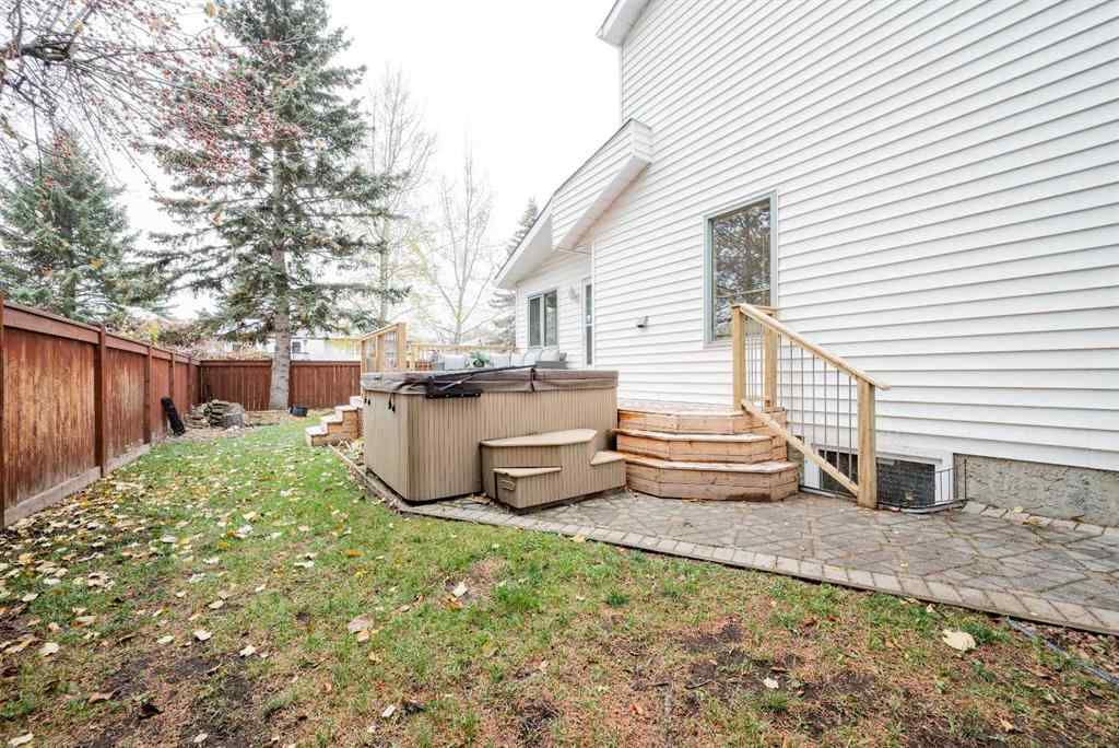 MLS® A2267392 - 9321 63 Avenue  in Country Club Estates Grande Prairie, Residential