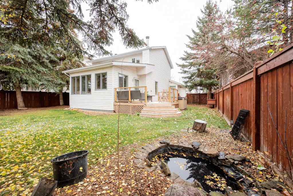 MLS® A2267392 - 9321 63 Avenue  in Country Club Estates Grande Prairie, Residential