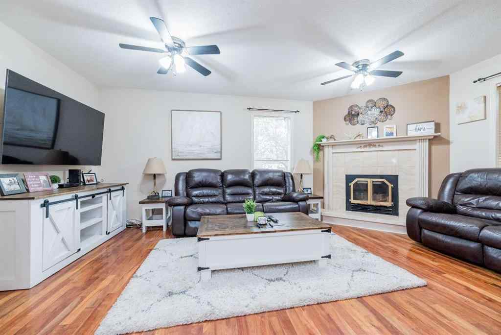 MLS® A2267392 - 9321 63 Avenue  in Country Club Estates Grande Prairie, Residential