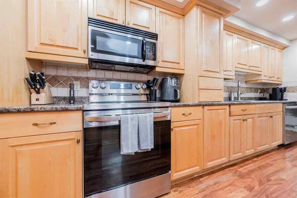 MLS® A2267392 - 9321 63 Avenue  in Country Club Estates Grande Prairie, Residential