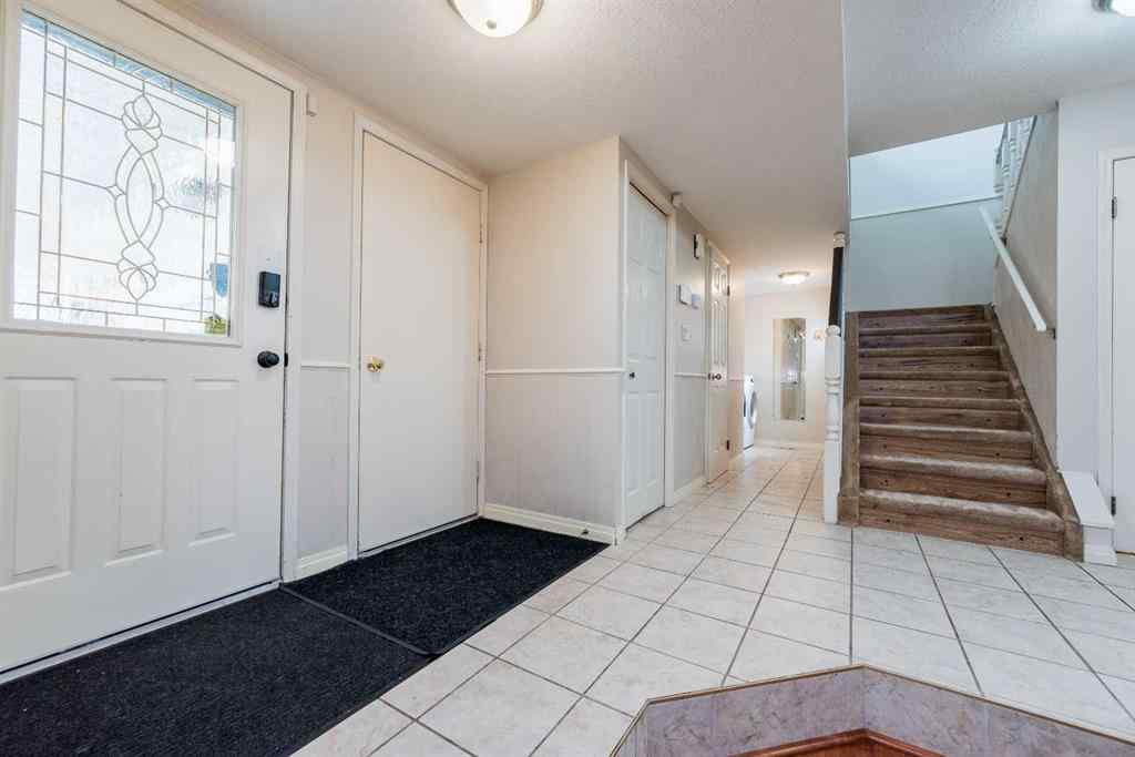 MLS® A2267392 - 9321 63 Avenue  in Country Club Estates Grande Prairie, Residential