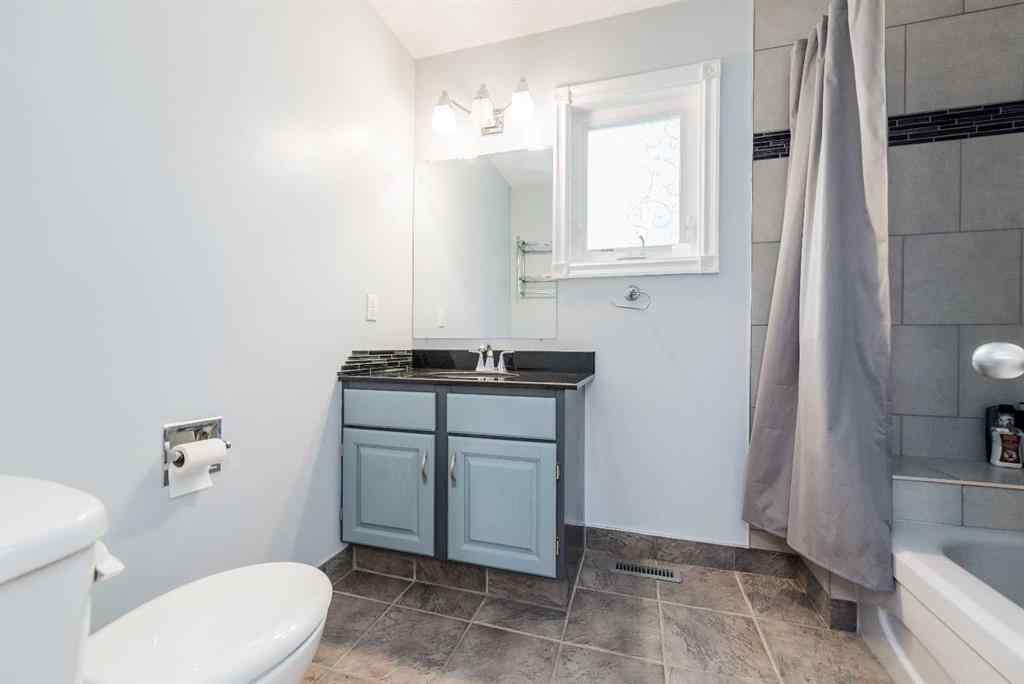 MLS® A2267392 - 9321 63 Avenue  in Country Club Estates Grande Prairie, Residential