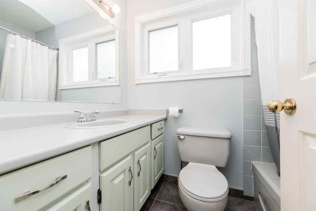 MLS® A2267392 - 9321 63 Avenue  in Country Club Estates Grande Prairie, Residential