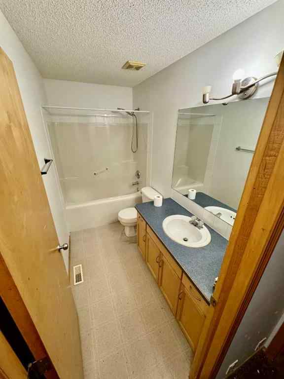 MLS® A2267393 - 146 Coverton Heights NE in Coventry Hills Calgary, Residential