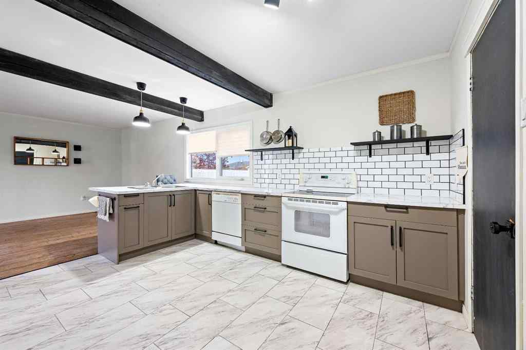 MLS® A2267398 - 4816 47 Street  in Central Business District Lloydminster, Residential