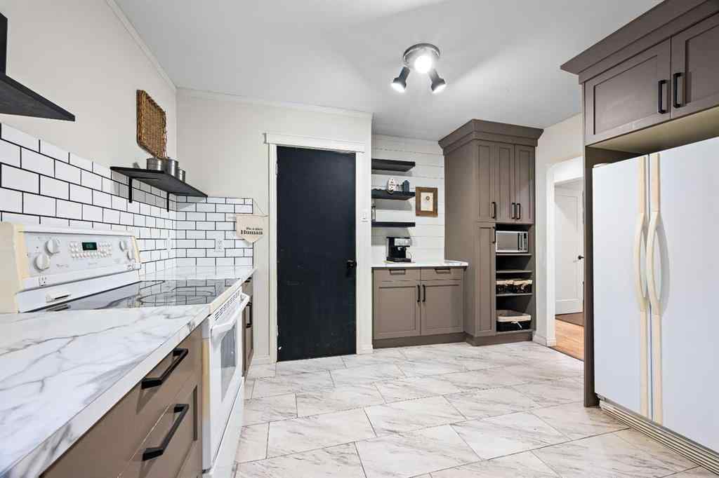 MLS® A2267398 - 4816 47 Street  in Central Business District Lloydminster, Residential