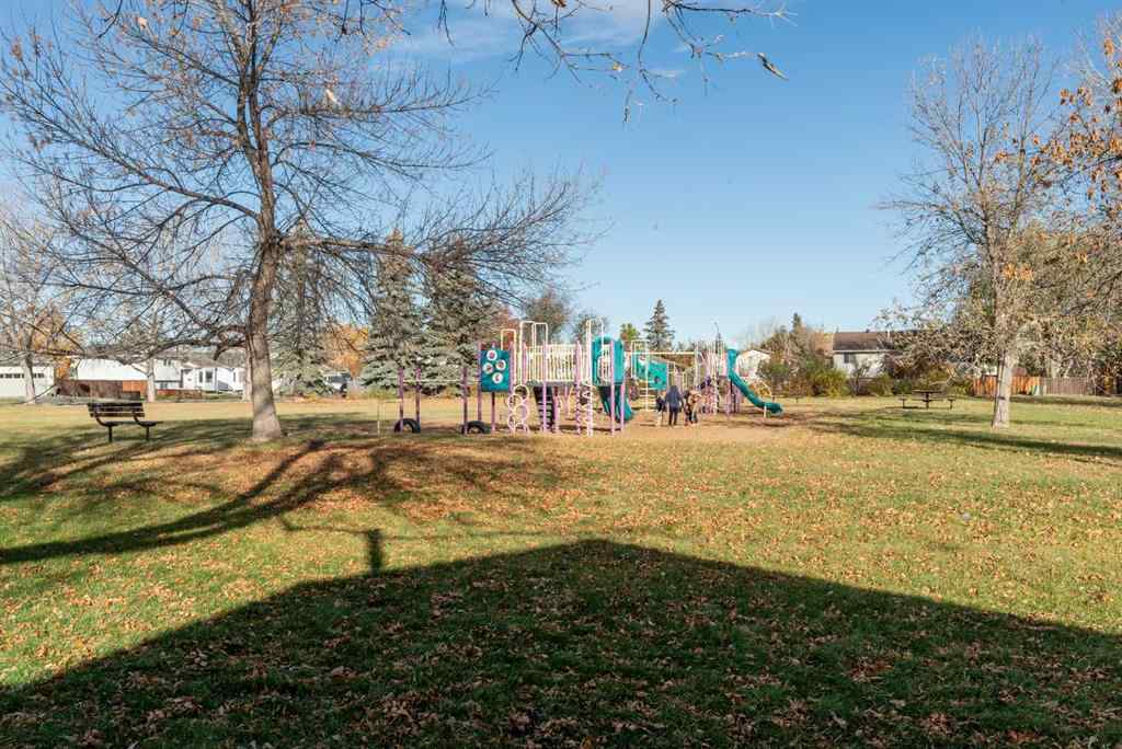 MLS® A2267408 - 9340 66 Avenue  in Country Club Estates Grande Prairie, Residential