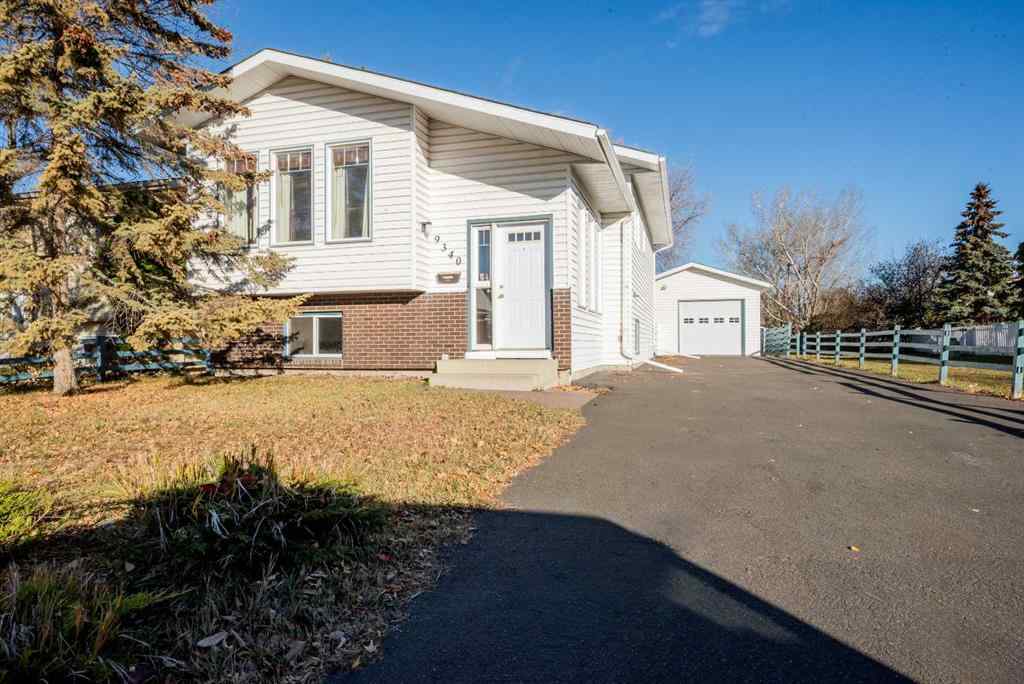 MLS® A2267408 - 9340 66 Avenue  in Country Club Estates Grande Prairie, Residential
