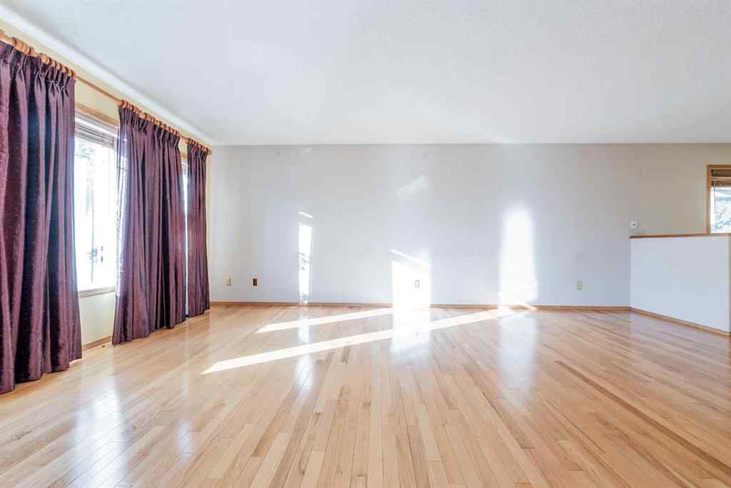 MLS® A2267408 - 9340 66 Avenue  in Country Club Estates Grande Prairie, Residential