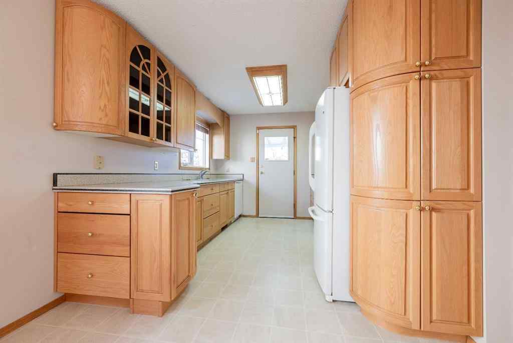 MLS® A2267408 - 9340 66 Avenue  in Country Club Estates Grande Prairie, Residential