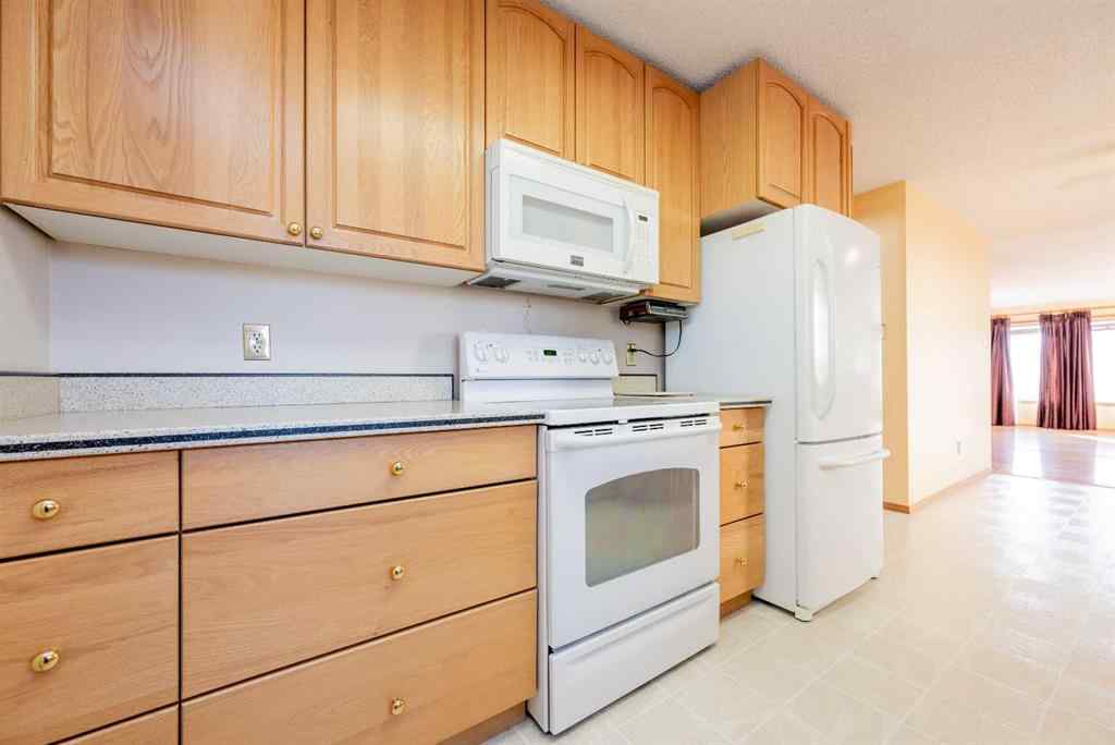 MLS® A2267408 - 9340 66 Avenue  in Country Club Estates Grande Prairie, Residential