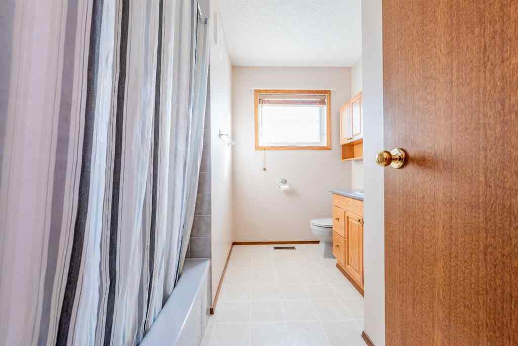 MLS® A2267408 - 9340 66 Avenue  in Country Club Estates Grande Prairie, Residential