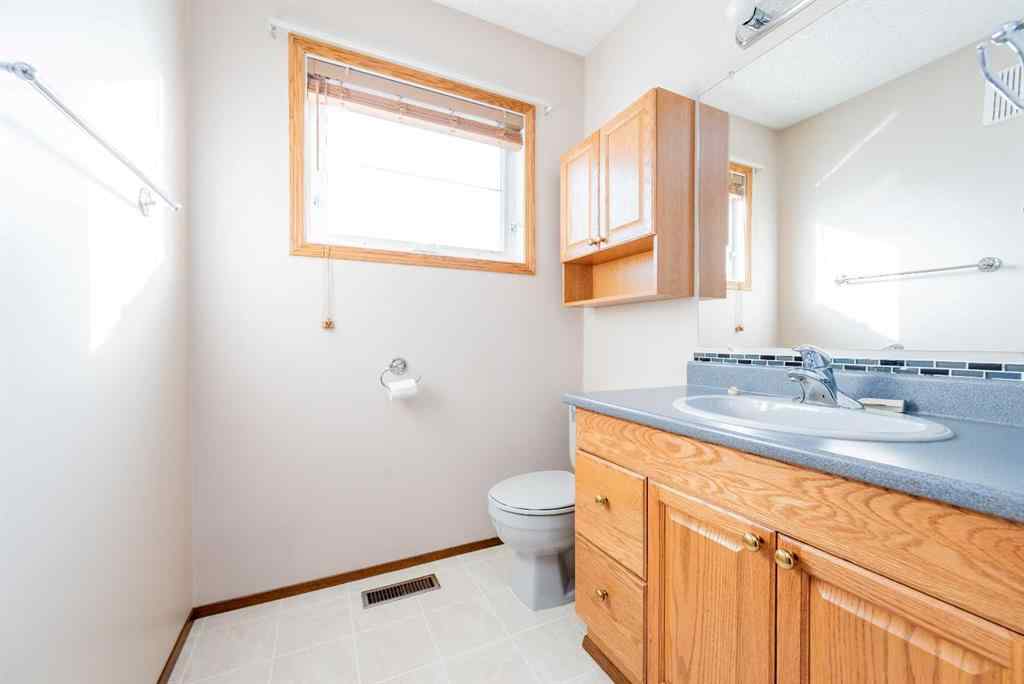 MLS® A2267408 - 9340 66 Avenue  in Country Club Estates Grande Prairie, Residential