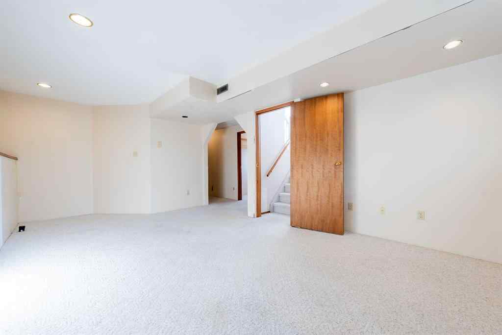 MLS® A2267408 - 9340 66 Avenue  in Country Club Estates Grande Prairie, Residential