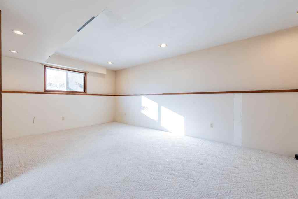 MLS® A2267408 - 9340 66 Avenue  in Country Club Estates Grande Prairie, Residential