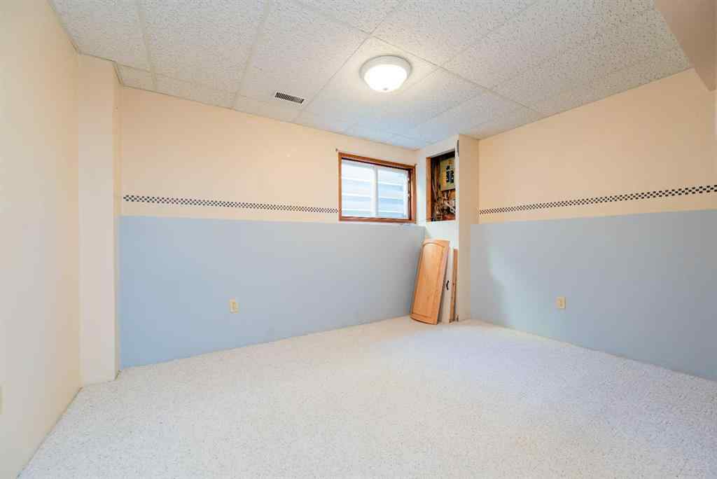 MLS® A2267408 - 9340 66 Avenue  in Country Club Estates Grande Prairie, Residential