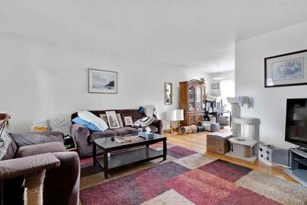 MLS® A2267430 - 3020 15 Avenue SW in Shaganappi Calgary, Residential