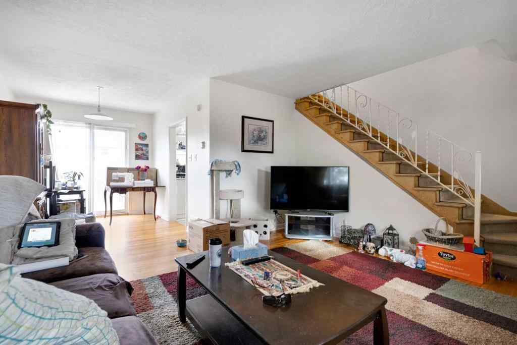 MLS® A2267430 - 3020 15 Avenue SW in Shaganappi Calgary, Residential