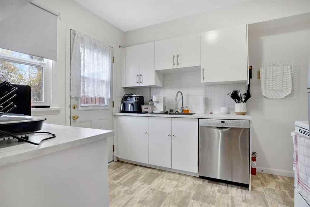 MLS® A2267430 - 3020 15 Avenue SW in Shaganappi Calgary, Residential