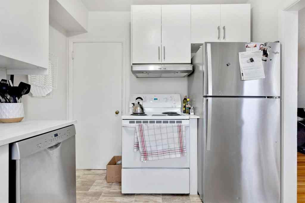 MLS® A2267430 - 3020 15 Avenue SW in Shaganappi Calgary, Residential