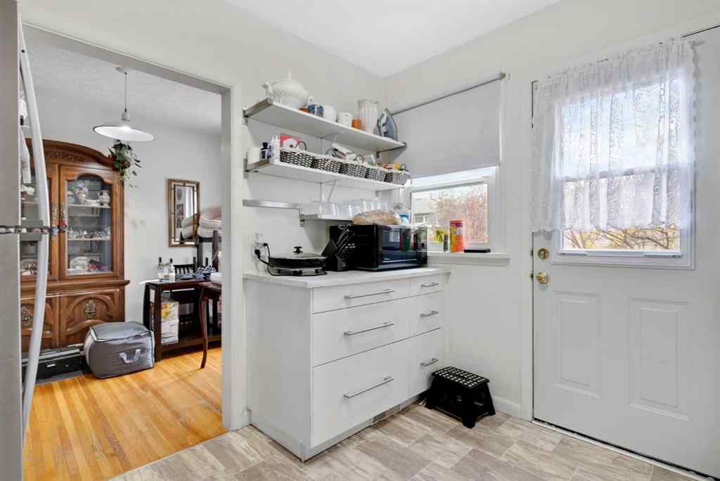 MLS® A2267430 - 3020 15 Avenue SW in Shaganappi Calgary, Residential