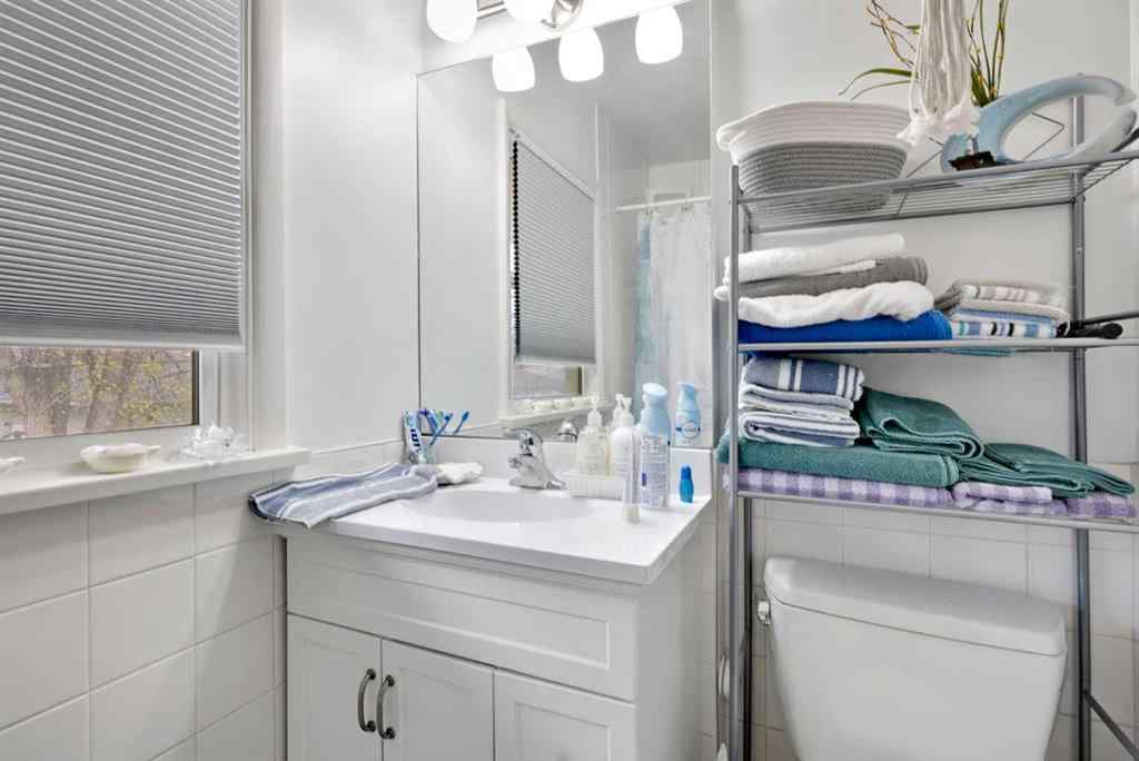 MLS® A2267430 - 3020 15 Avenue SW in Shaganappi Calgary, Residential