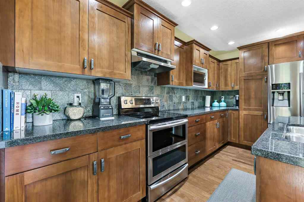 MLS&reg; # A2267432 - 5619 Coach Hill Road SW in Coach Hill Calgary, Residential Open Houses