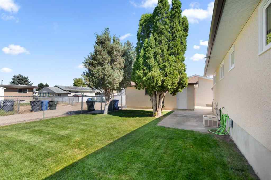 MLS® A2267434 - 1804 17 Street SE in Crestwood-Norwood Medicine Hat, Residential