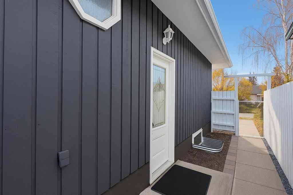 MLS® A2267449 - 4 Harvey Place SW in Haysboro Calgary, Residential