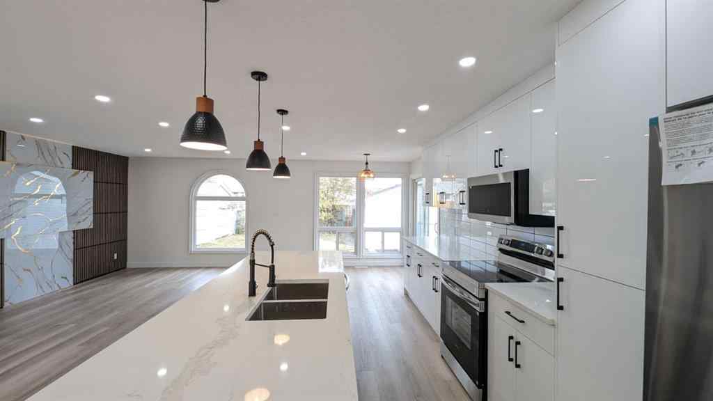 MLS® A2267449 - 4 Harvey Place SW in Haysboro Calgary, Residential