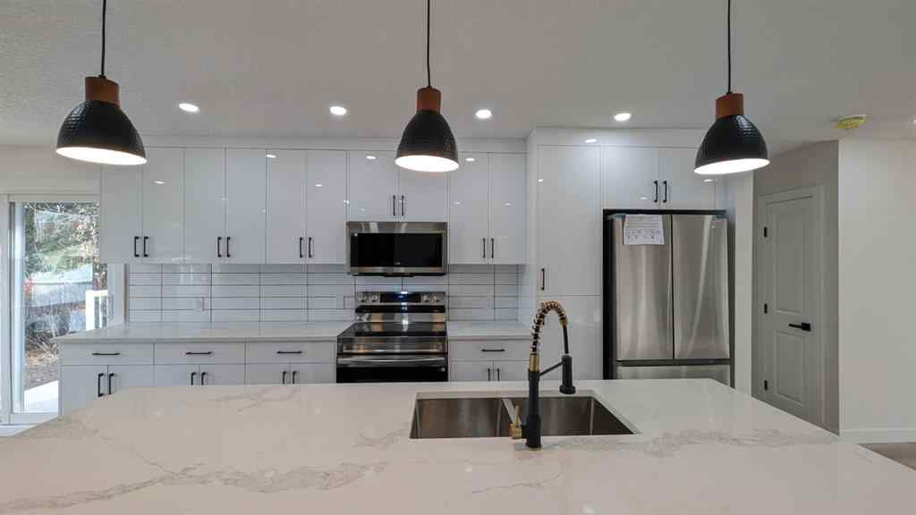 MLS® A2267449 - 4 Harvey Place SW in Haysboro Calgary, Residential