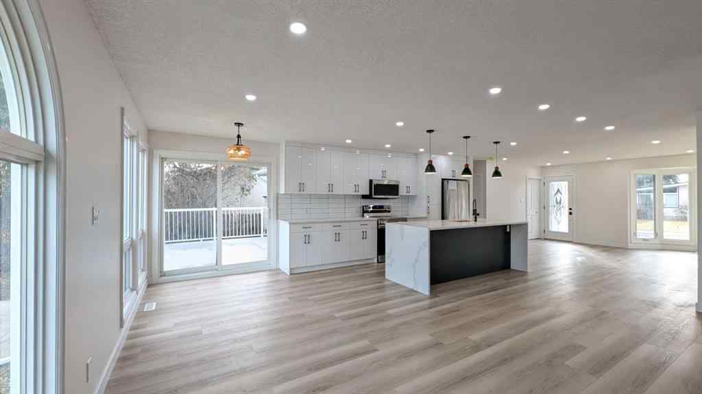 MLS® A2267449 - 4 Harvey Place SW in Haysboro Calgary, Residential