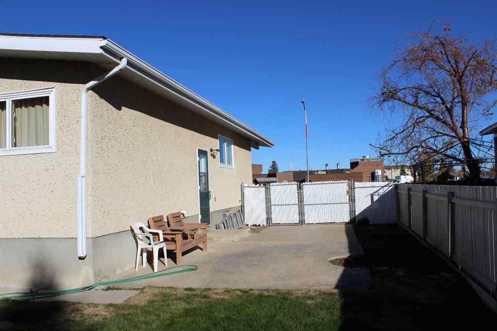 MLS® A2267452 - Unit #B 531 4 Avenue E in Central Brooks, Residential