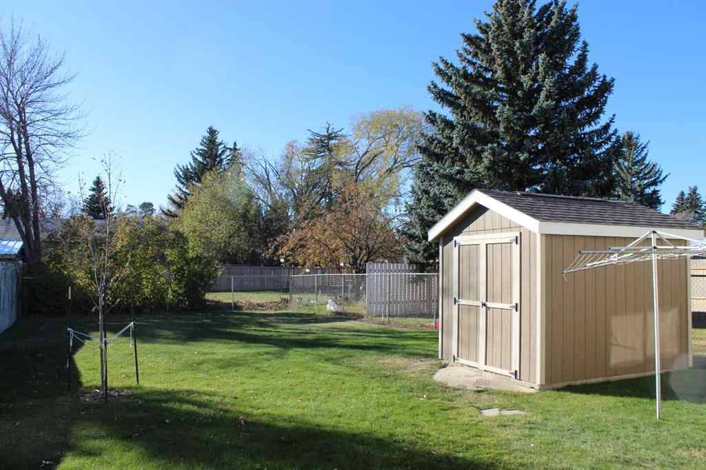 MLS® A2267452 - Unit #B 531 4 Avenue E in Central Brooks, Residential